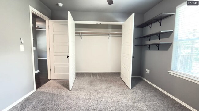 Building Photo - 18 Primrose Ln