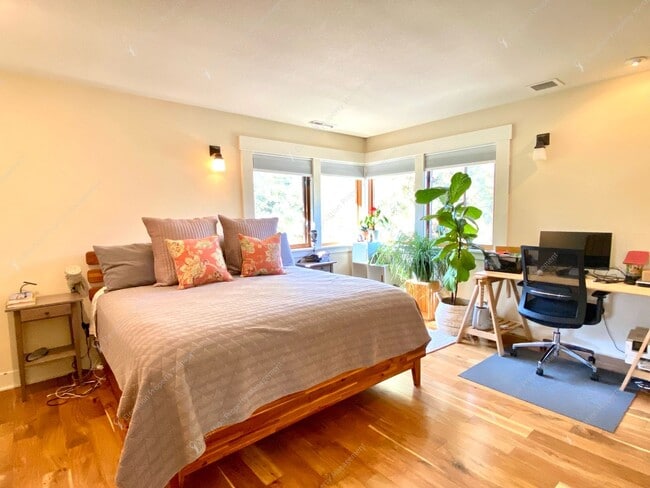 Building Photo - Unfurnished 4BR - 2.5BA NWX Corner Lot Pri...