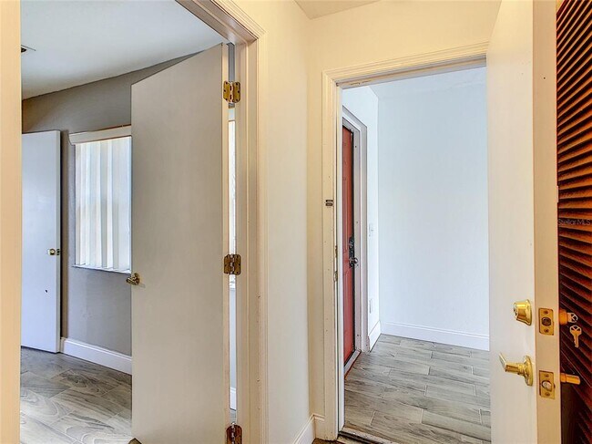 Building Photo - 111 Washington Palm Loop