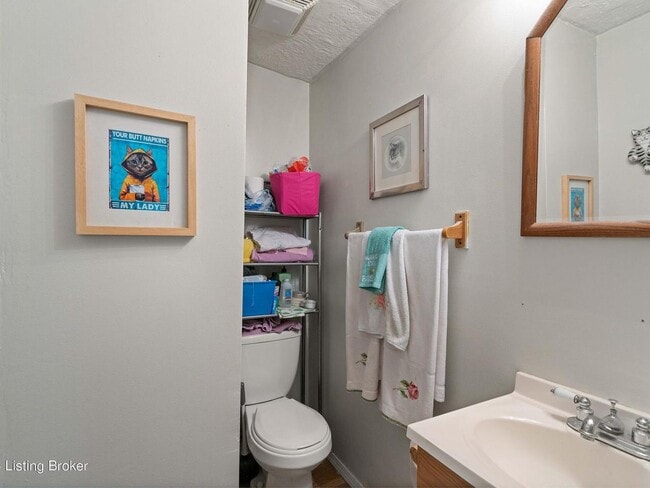 Building Photo - 1406 Walter Ave