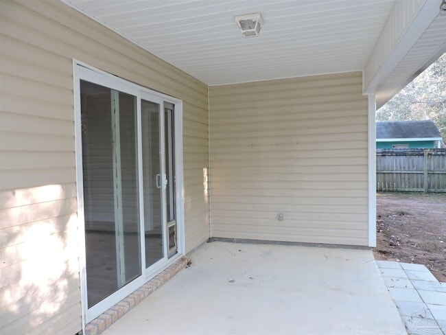 Building Photo - 2513 Gulf Breeze Ave