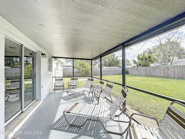 Building Photo - 265 Cherry Ave