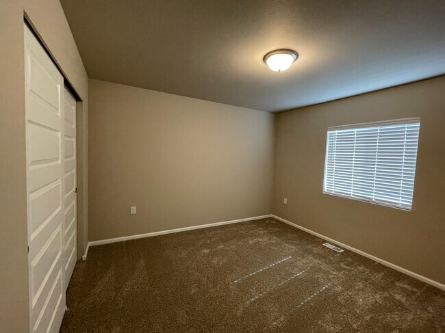 Building Photo - 1037 Timberline Ave