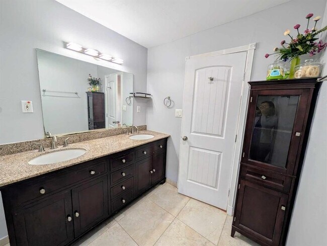 Building Photo - 5306 Briarbend Dr