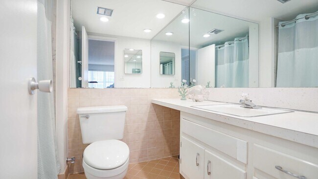 Building Photo - 4010 Galt Ocean Dr