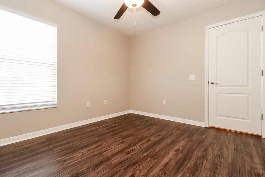 Building Photo - 4819 Glenburne Dr