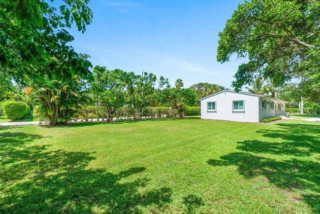 Building Photo - 809 S Atlantic Dr