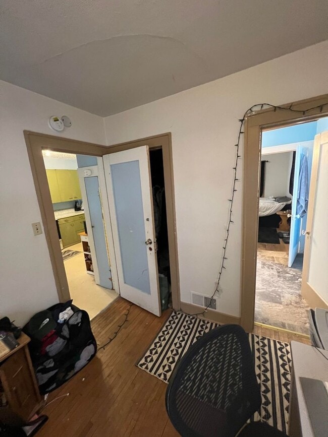 Building Photo - 305 Maryland St