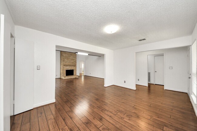 Building Photo - 6230 Grandvale Dr