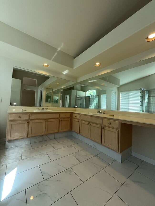 Building Photo - 5152 Renaissance Ct
