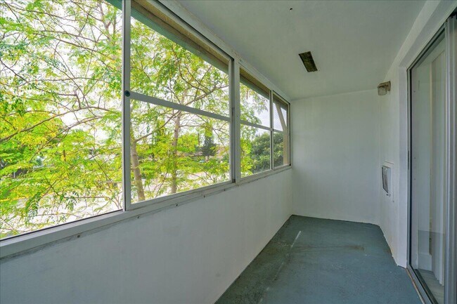 Building Photo - 110 Dorchester E