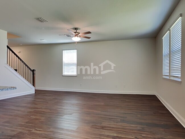 Building Photo - 390 Banyan Frst Dr