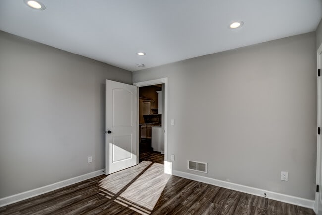 Building Photo - 1594 Gunston Dr
