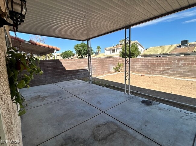 Building Photo - 1480 La Brea Rd