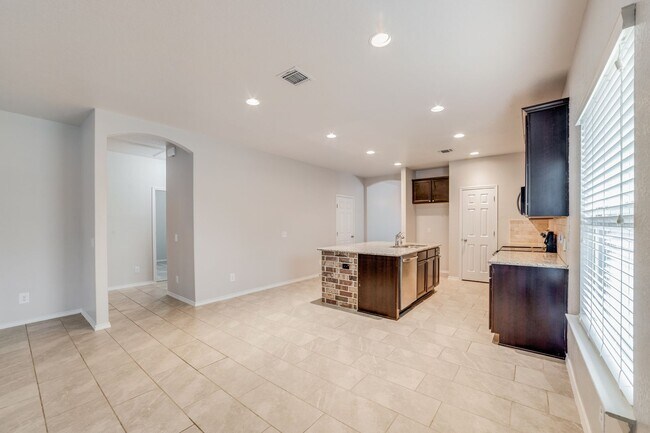 Building Photo - UPDATED SINGLE-STORY HOME IN WOLF CREEK SUBDIVISION