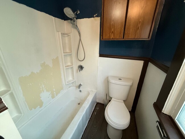 Building Photo - 3 BED 1 BATH IN THE OLD BROOKLYN NEIGHBORH...