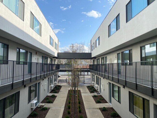 Building Photo - Fully remodeled studio apartment in gated community!