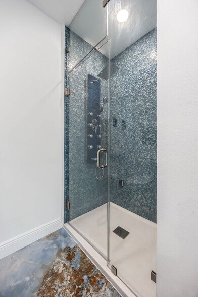 Building Photo - 605 Kemp St