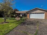 Building Photo - 3BR Single-Level Home in NE Salem | Tons of Storage!