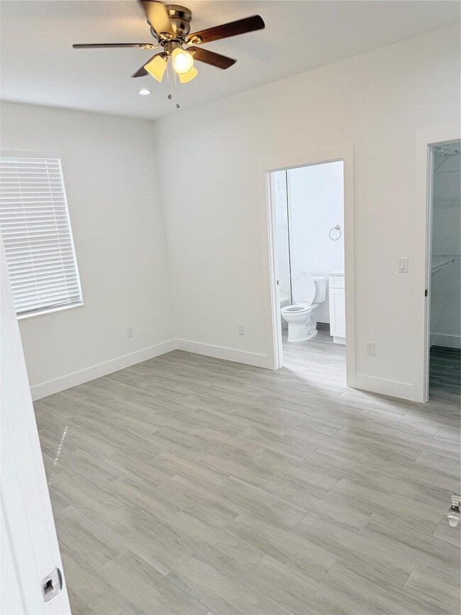 Building Photo - 416 NE 12th Ave