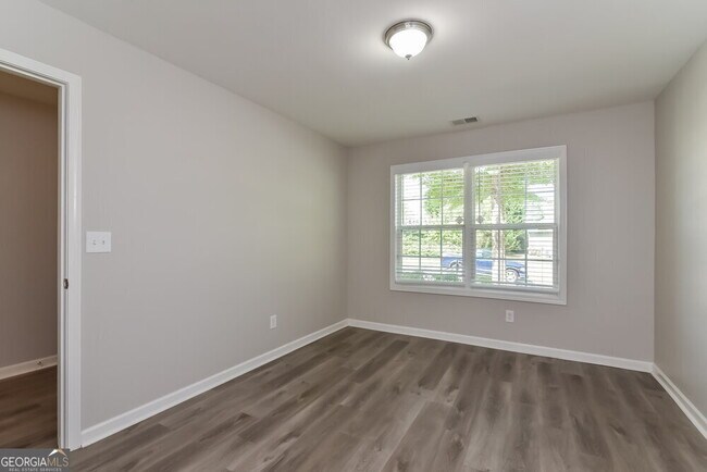 Building Photo - 6695 White Walnut Way