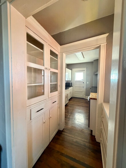 Building Photo - 3836 Wyandotte St