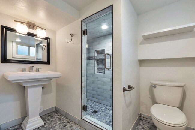 Building Photo - 4858 Viewmont St