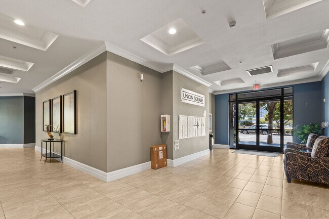 Building Photo - "Spacious, Sophisticated, Modern 3BR, 2BA Condo in the heart of downtown