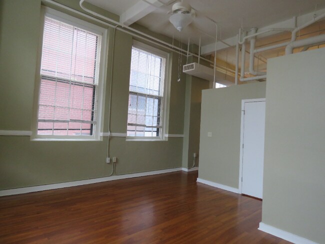 Building Photo - 1401 Scott St