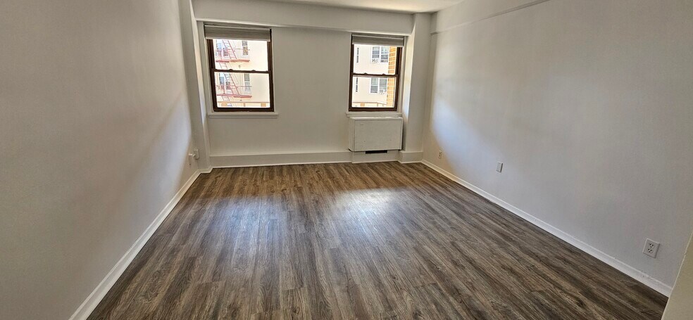 Building Photo - 8800 Boulevard East