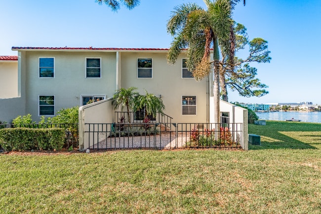 Building Photo - 2700 Bayshore Blvd