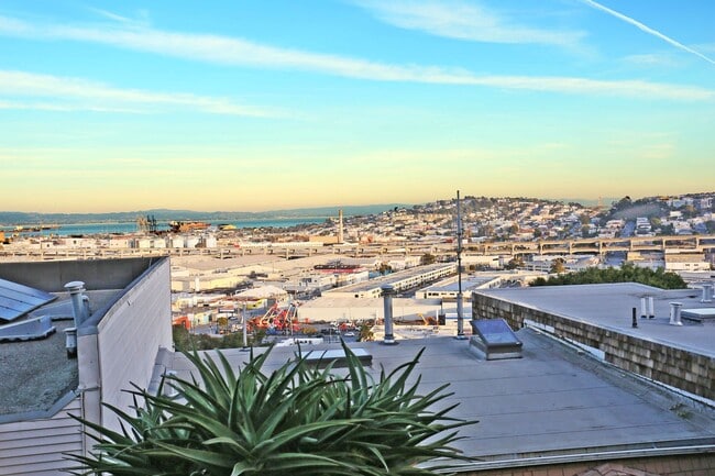 Building Photo - Spacious three-story 4BR/3BA single family home in Bernal Heights, Deck, View,W/D,Storage(637 Per...