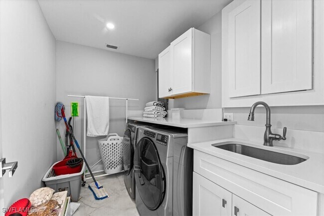 Building Photo - 1440 8th St NE