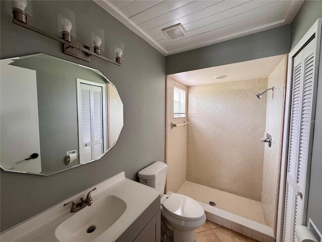 Building Photo - 4125 E Vista Ct