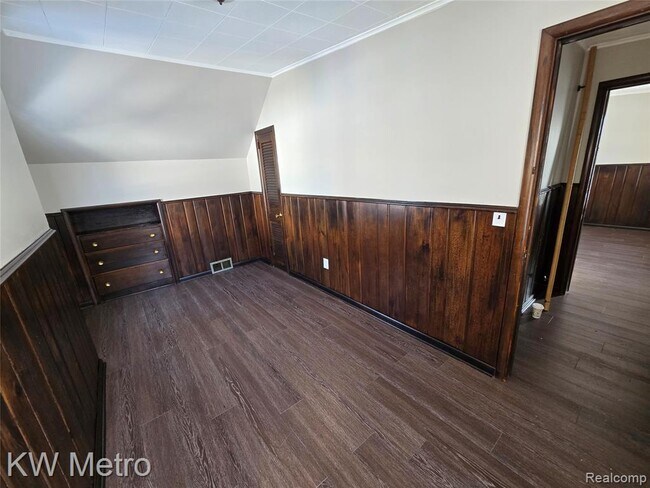 Building Photo - 1305 Collegewood St