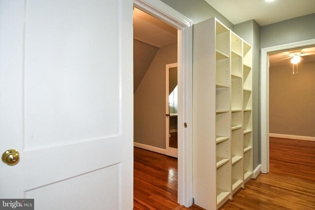 Building Photo - 6127 Brook Dr
