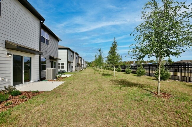 Building Photo - Brand New 3/2.5 Modern Townhome with 1 Car...