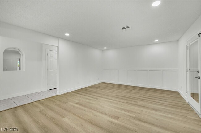 Building Photo - 2812 Waterview Dr