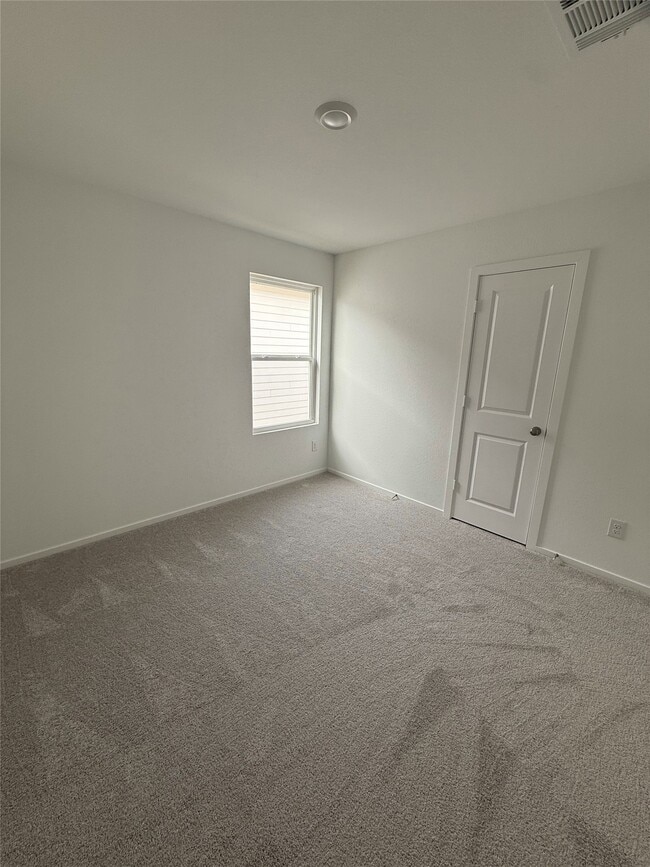 Building Photo - 25670 Roy Rogers Rd