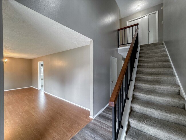 Building Photo - 2903 Auburn Dr