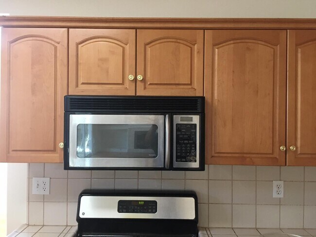 Building Photo - 2642 Blackwood Ave