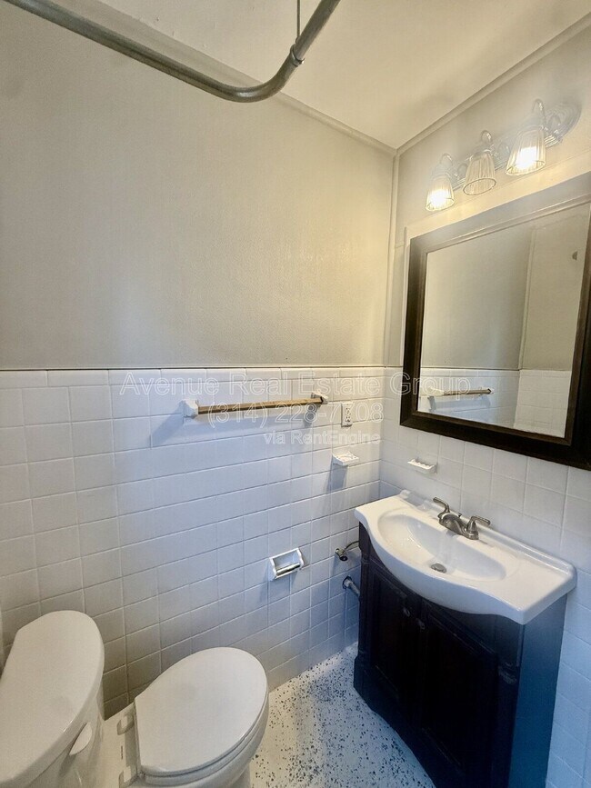 Building Photo - 2718 Hampton Ave