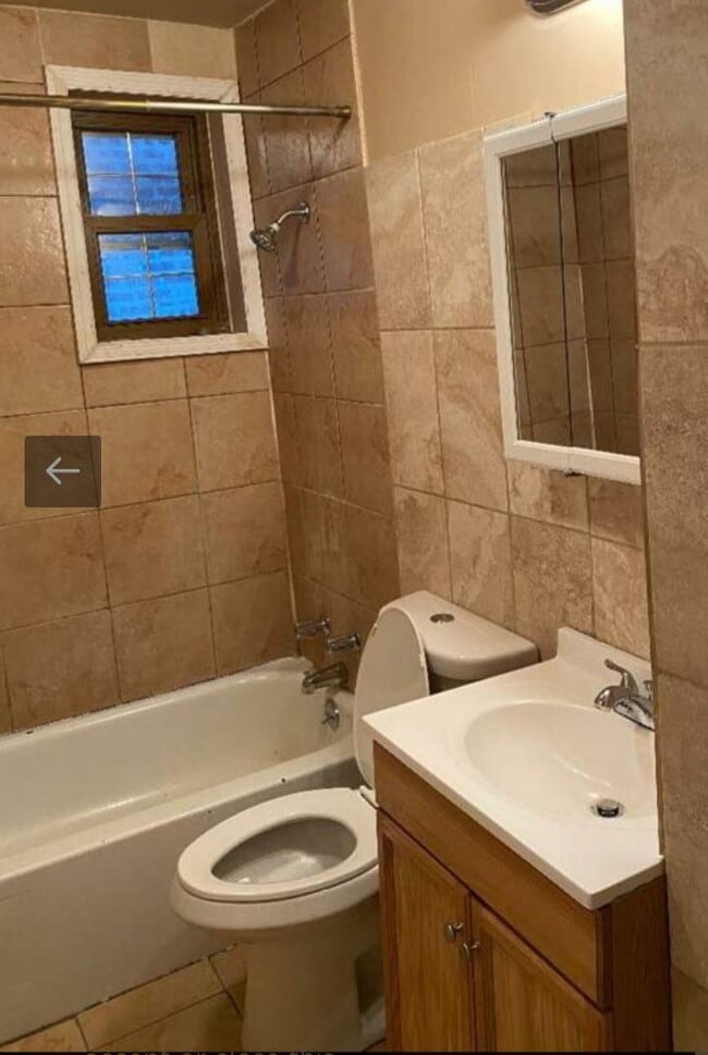 Building Photo - 5918 S Calumet Ave