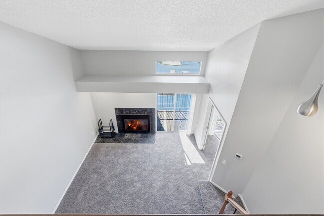 Building Photo - $1,840.95 - 2 bed/1 bath, cozy Denver Condo!