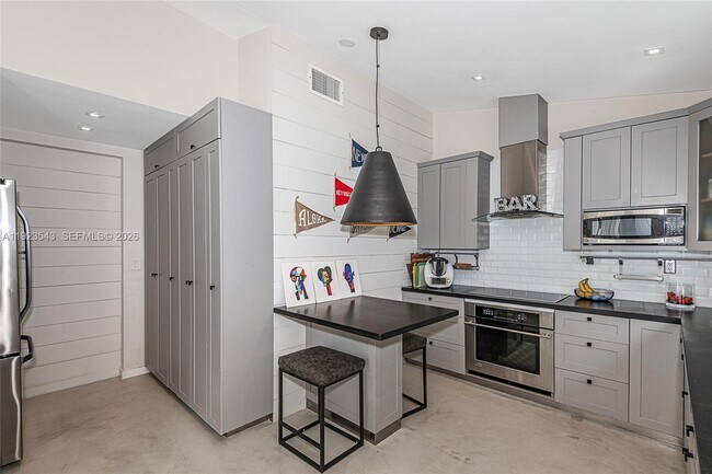 Building Photo - 375 Harbor Ct