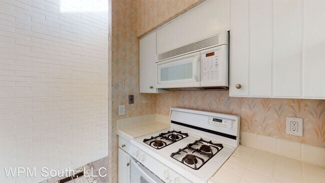 Building Photo - 10905 Glen Acres Dr S