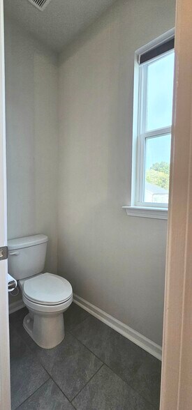 Building Photo - 904 Kinsey Aly