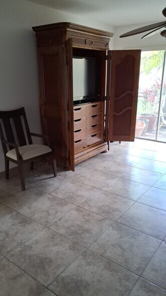 Building Photo - 2381 Papaya Dr