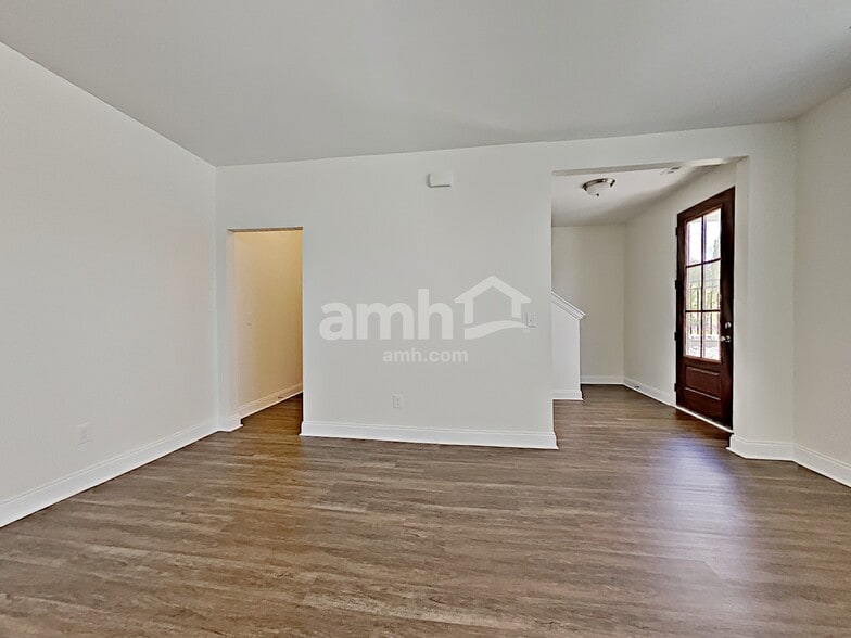 Building Photo - 5335 Tupelo St