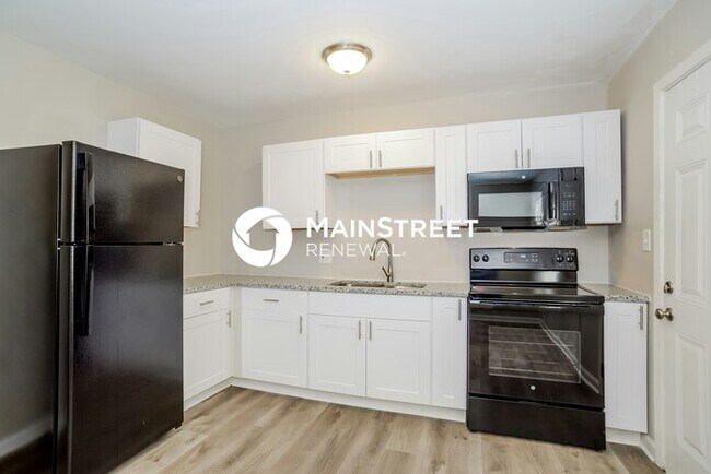 Building Photo - 3 Bedroom Pet-Friendly Home in Grandview, MO with Main Street Renewal